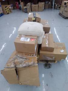 lot 36507 image: Small Pallet Of Miscellaneous Items