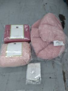 lot 36526 image: Bed Sheets and a Chair Cushion