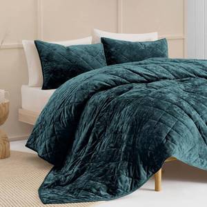 lot 42683 image: SHALALA Luxury Velvet Quilt Set King Size,Ultra Soft Lightweight Velvet Comforter Set,Oversized Bedspread Coverlet Soft Warm Bedding Set,with 2 Shams,for All Season(Dark Teal,King)
