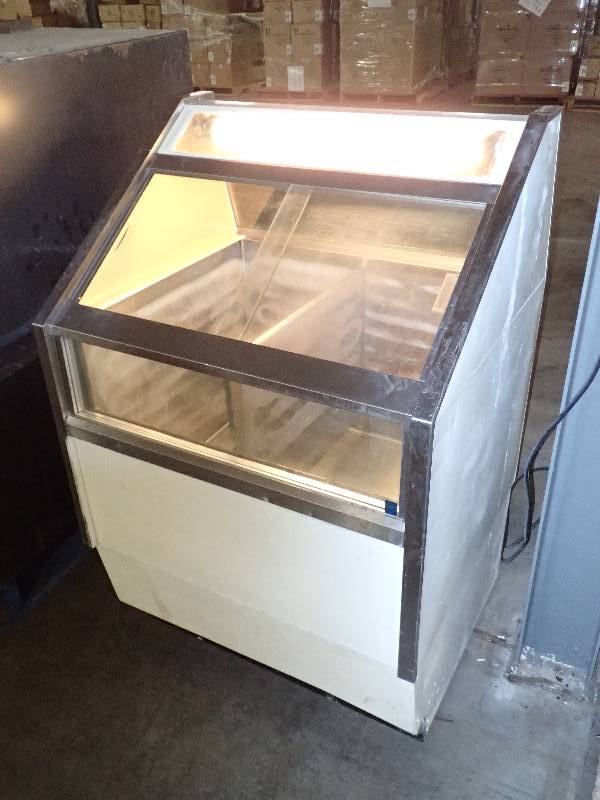 lot 47 image: Silver King Ice Cream Dipping Cabinet