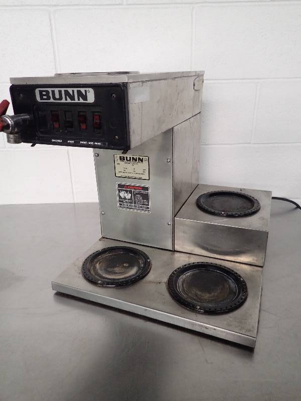 lot 64 image: Bunn CoffeeTea Maker w Warmers