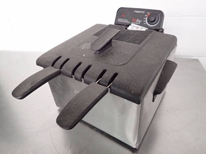 lot 74 image: Presto Counter Top Fryer