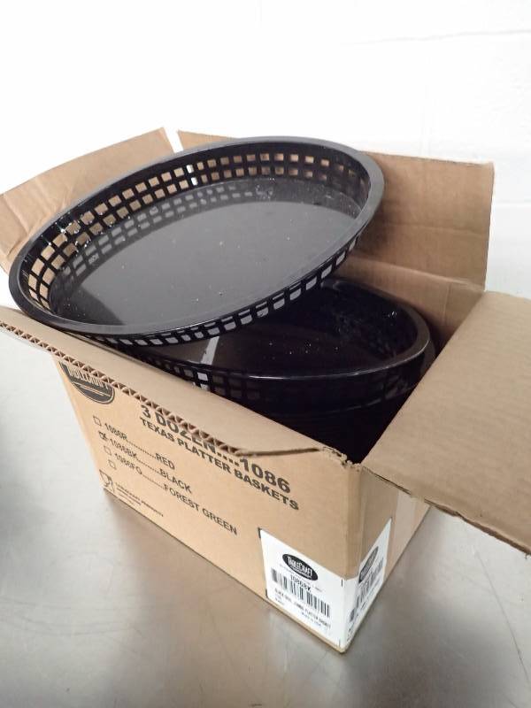 lot 75 image: 3 Dozen Table Craft Food Baskets