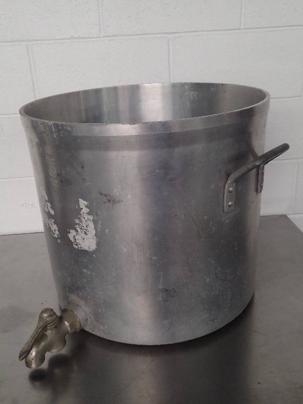 lot 83 image: Huge Wear-Ever 100qt Aluminum Pot w Spiggot