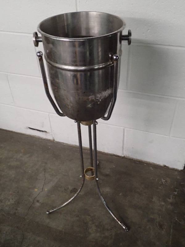 lot 84 image: Champagne Bucket w Stand