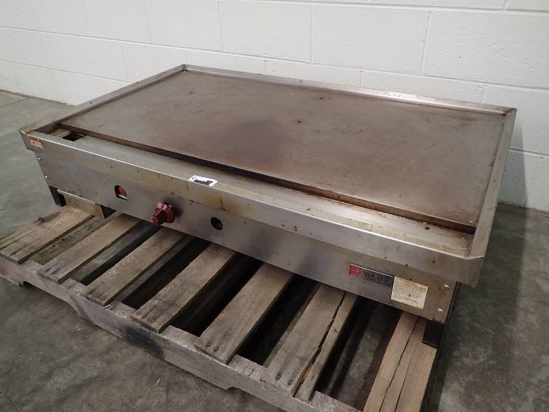 lot 6 image: Wolf 48in Natural Gas Habachi Flat Top