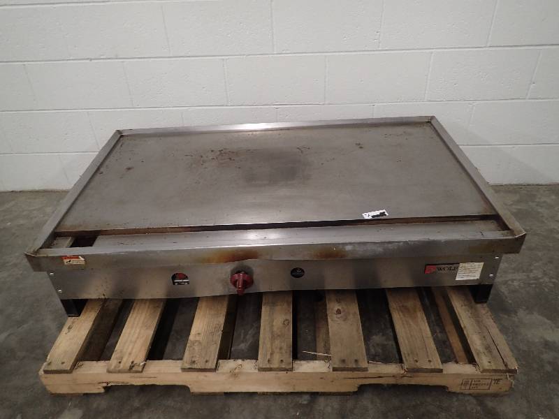 lot 7 image: Wolf 48in Natural Gas Habachi Flat Top