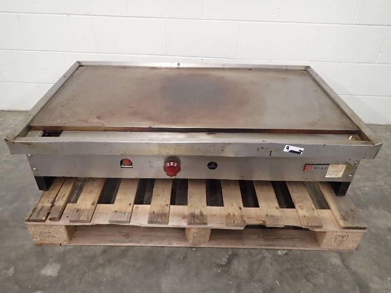 lot 9 image: Wolf 48in Natural Gas Habachi Flat Top