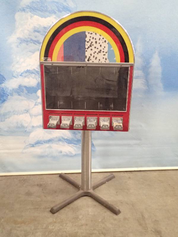 lot 28 image: 6 Stack Sticker Machine w Stand