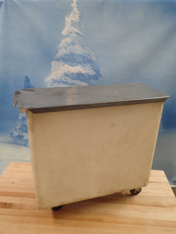 lot 100 image: Flour BinCart