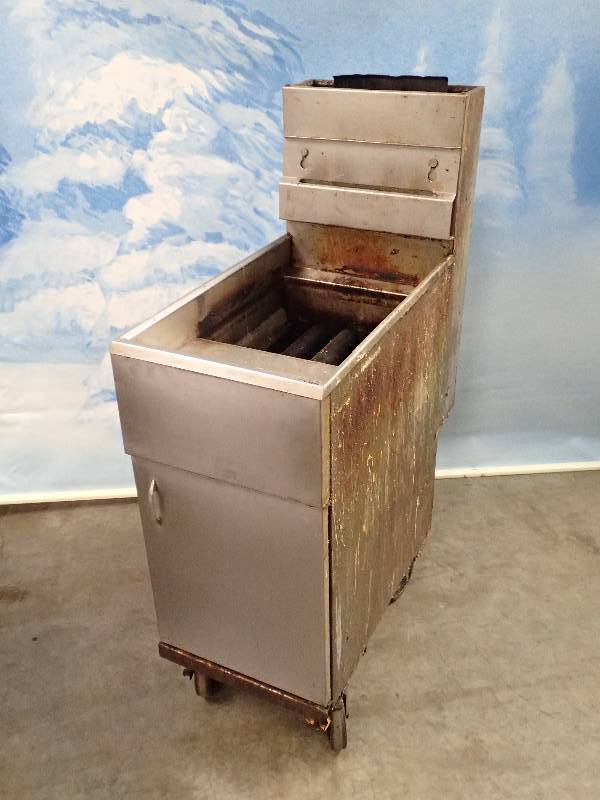 lot 102 image: 35lb Natural Gas Fryer on Casters