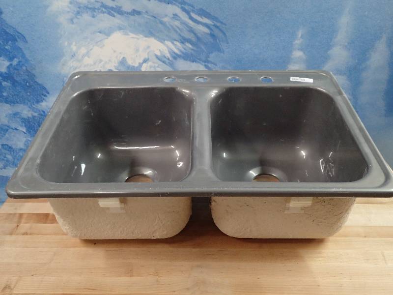 lot 103 image: Fiberglass 2 Bay Sink