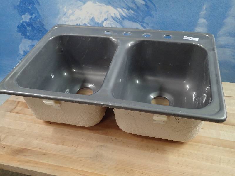lot 104 image: Fiberglass 2 Bay Sink