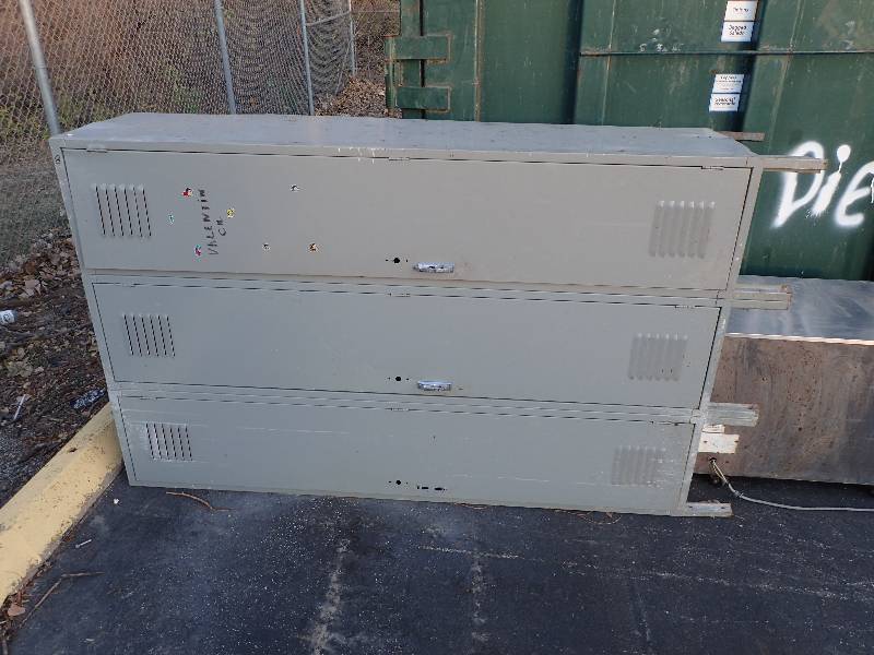 lot 123 image: Set of 3 Steel Lockers