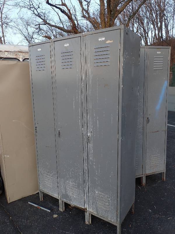 lot 125 image: Set of 3 Steel Lockers