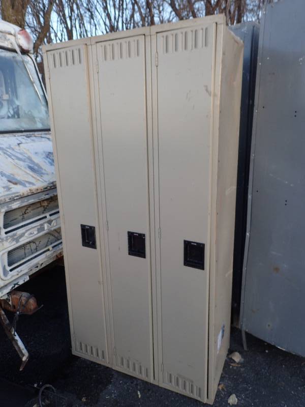 lot 126 image: Set of 3 Steel Lockers