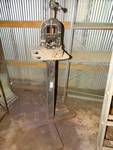 Pipe vise on stand