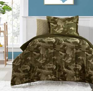 lot 340108 image: Dream Factory Geo Camo Mini Kids Bed in a Bag - Green (Full)