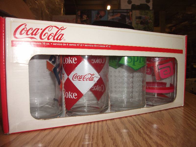 lot 3297 image: Coca Cola Set of 4 Can Glasses 16 oz