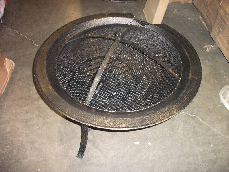 lot 3349 image: Fire Sense 60217 30 Cast Iron Fire Bowl Pit (CRACKED)