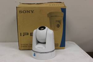 lot 5 image: SONY EVI D70 COLOR VIDEO CAMERA USED