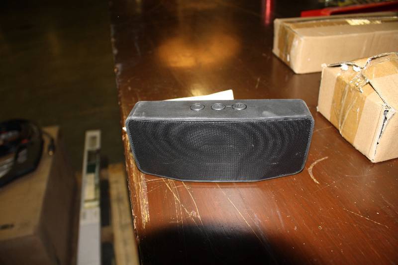 lot 1122 image: Bluetooth Stereo Speaker