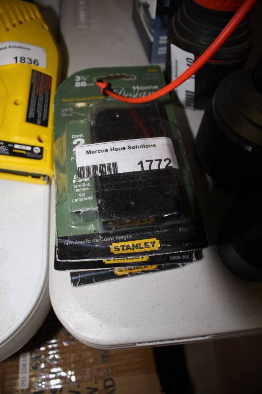 lot 1772 image: 3 sets of National Hardware V8028 3-12 Door Hinge in Black, Pack of 2