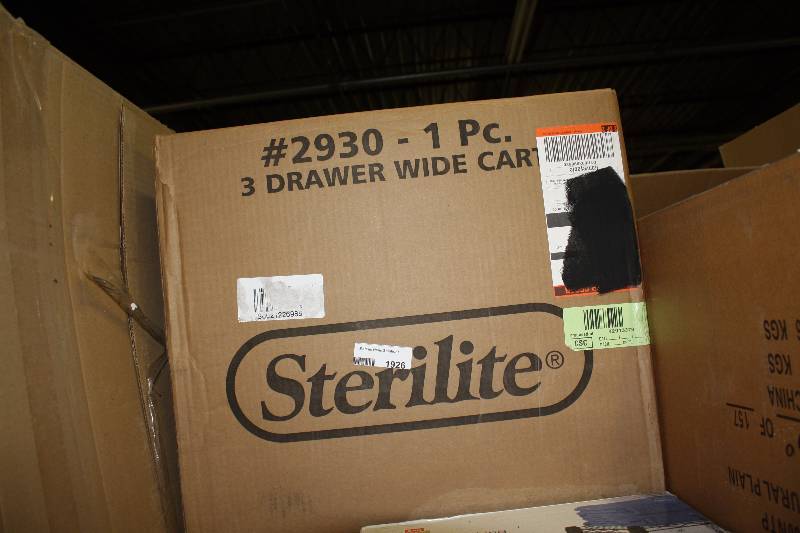 lot 1926 image: Sterilite 3 Drawer  Cart