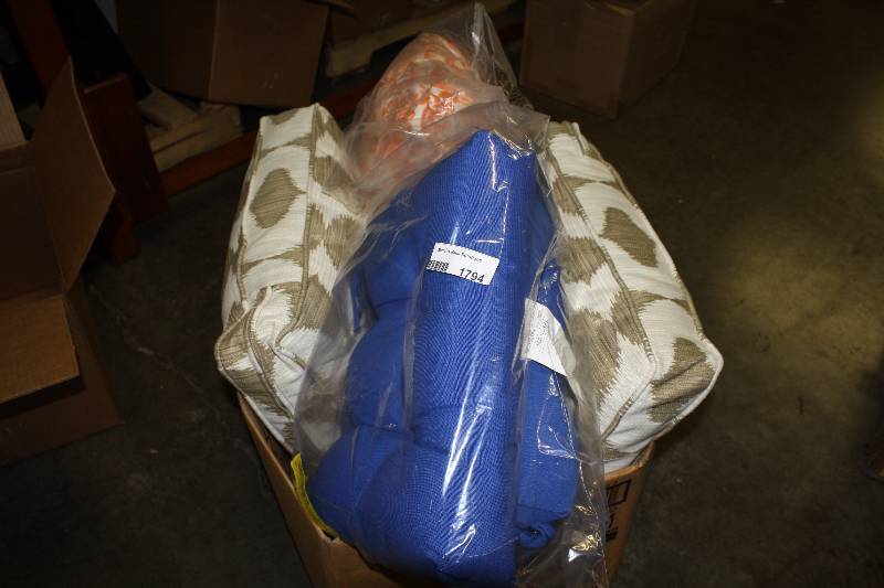 lot 1794 image: Box of Throw Pillows