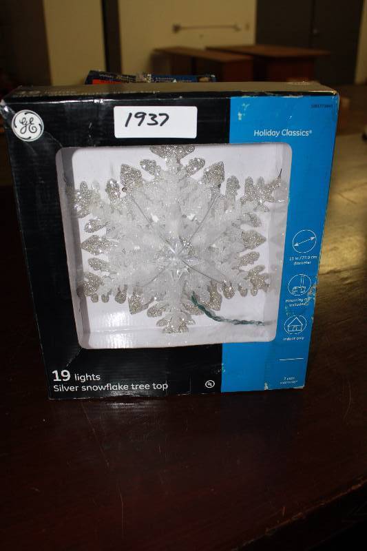lot 1937 image: Silver Snowflake Tree Top
