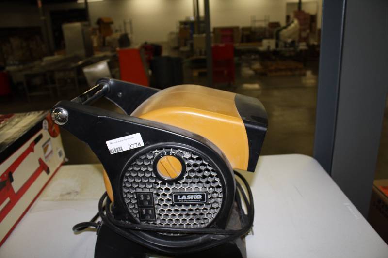 lot 2774 image: Lasko Pro-Performance High Velocity Blower Fan