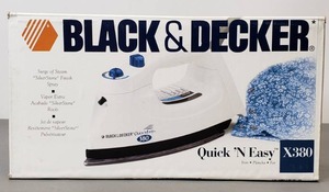 lot 4 image: Black&Decker Iron IN BOX Appears New