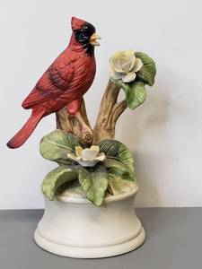 lot 5 image: Royal Crown Bisque Porcelain Figurine Music Box