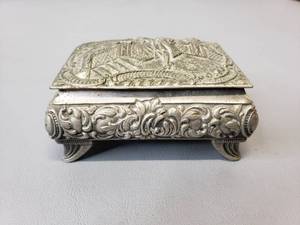lot 8 image: Footed Metal Trinket Box