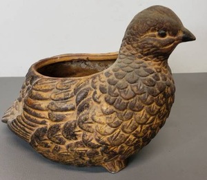 lot 12 image: Bird Shaped Planter