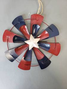 lot 29 image: Patriotic Tin Pinwheel Hanger - Middle Spins