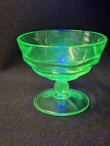 lot 77 image: Vintage Uranium Dessert GlassBowl