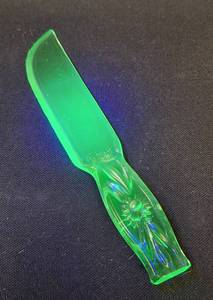 lot 78 image: Vintage Uranium Glass Knife, Made in USA DUR-X