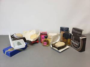 lot 401 image: Vintage Avon Gifts
