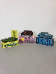 lot 406 image: Vintage Avon Collectable Gifts never used