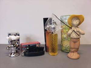 lot 409 image: Vintage Avon Collectable Gifts (never used)