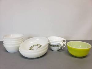 lot 442 image: Anchor Hocking Assorted Bowls and Corelle Mugs