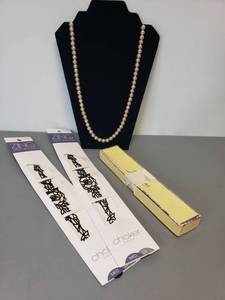 lot 454 image: Vintage Pearl Finish Beads and Zing Artwear Chokers