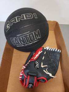 lot 474 image: Basketball and Rawlings Baseball Mitt