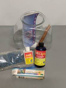 lot 52 image: Fish Bowl & Supplies
