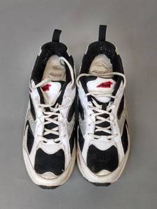 lot 54 image: Avia Tennis Shoes, Size 12