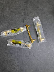 lot 4779 image: Unknown Brand. Decorative Handle for Dressers and Cabinets (Gold) Set Of 4