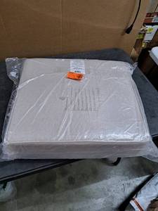 lot 4844 image: HANPTON BAY. CUSHION GUARD. L 22Inch X W 20Inch