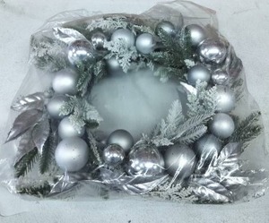 lot 2052 image: Silver Christmas Reef 16 Inch