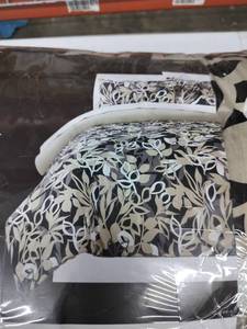 lot 2974 image: Home Expressions Reversible Black & Tan 7 Piece Bedding Set (Queen)